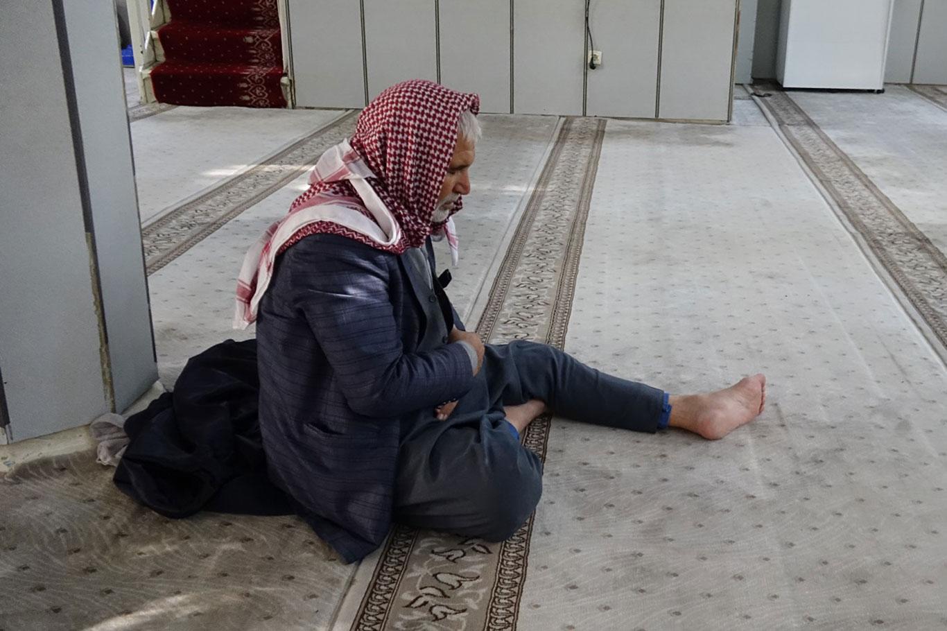 Camilerden tabure ve sandalyelerin kaldırılması kararına destekler büyüyor Camilerden tabure ve sandalyelerin kaldırılması kararına destekler büyüyor